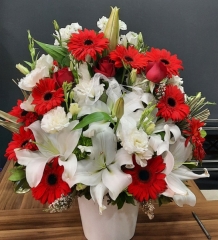 Kırmızı Gerbera Beyaz Lilyum Karışık Arajman Çiçek